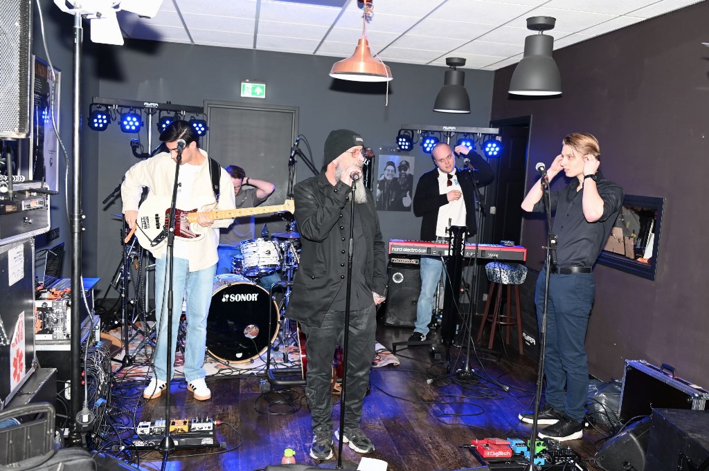 ../Images/10 jaar Ro's Barbershop 001.jpg